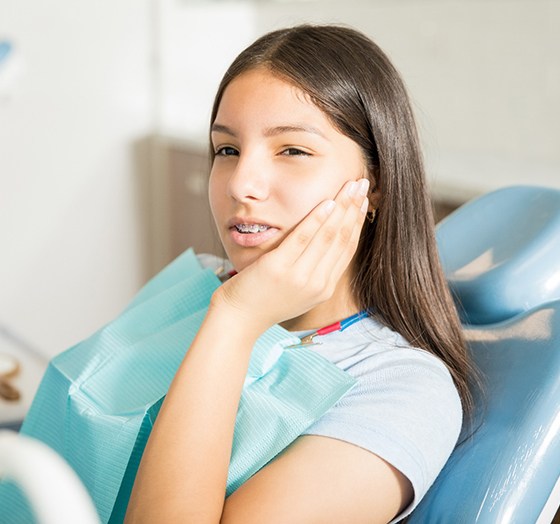 Pained girl with braces visiting Palm Harbor emergency orthodontist
